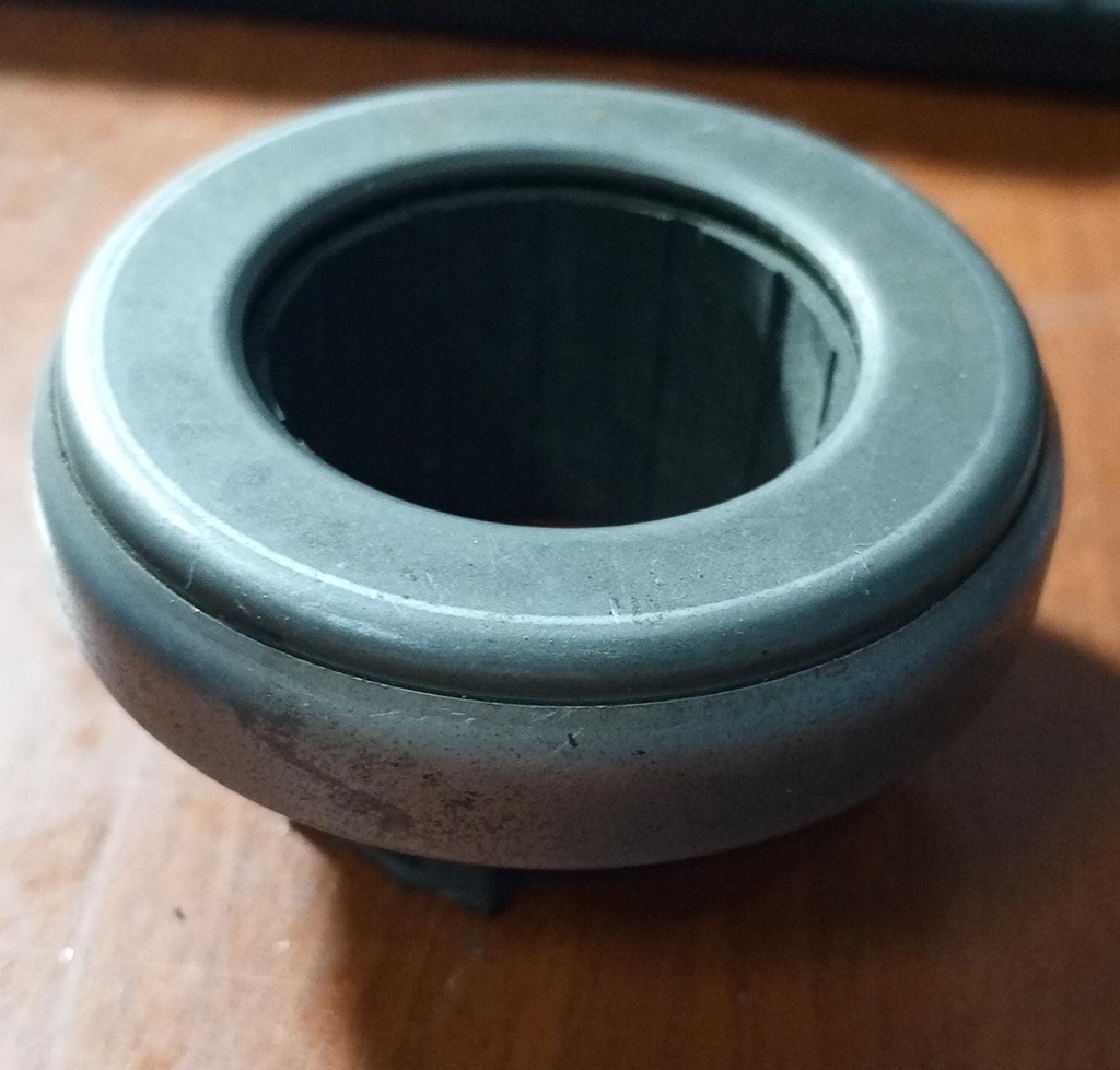 RODILLO CLUTCH 35-65-33 VKC225(SKF)  F228537(INA) CHEVROLET CORSA 1.4 1.6 1998-2004 (DESGASTADO)