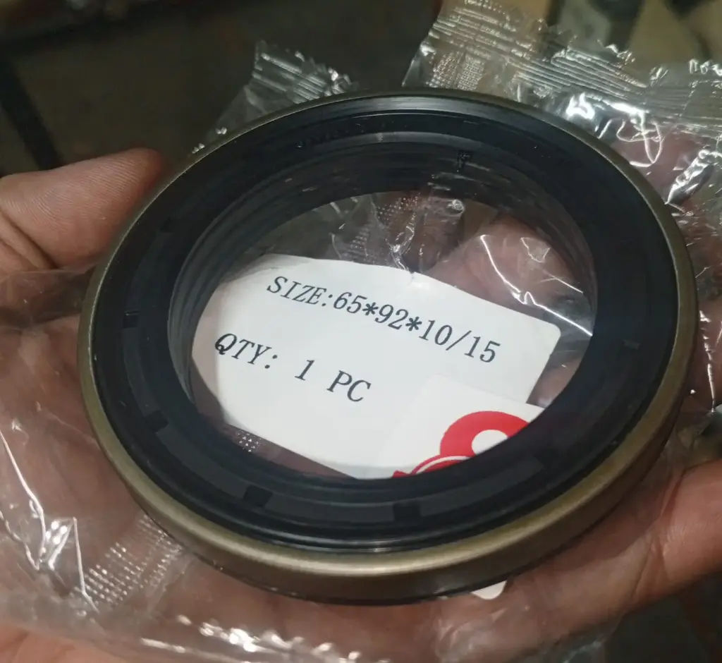 RETENEDOR GIRATORIO 65-92-10/15 12018849B 85825034 (NEW HOLLAND) VOE11709302 DIFERENCIAL NEW HOLLAN CARRARO 145050 