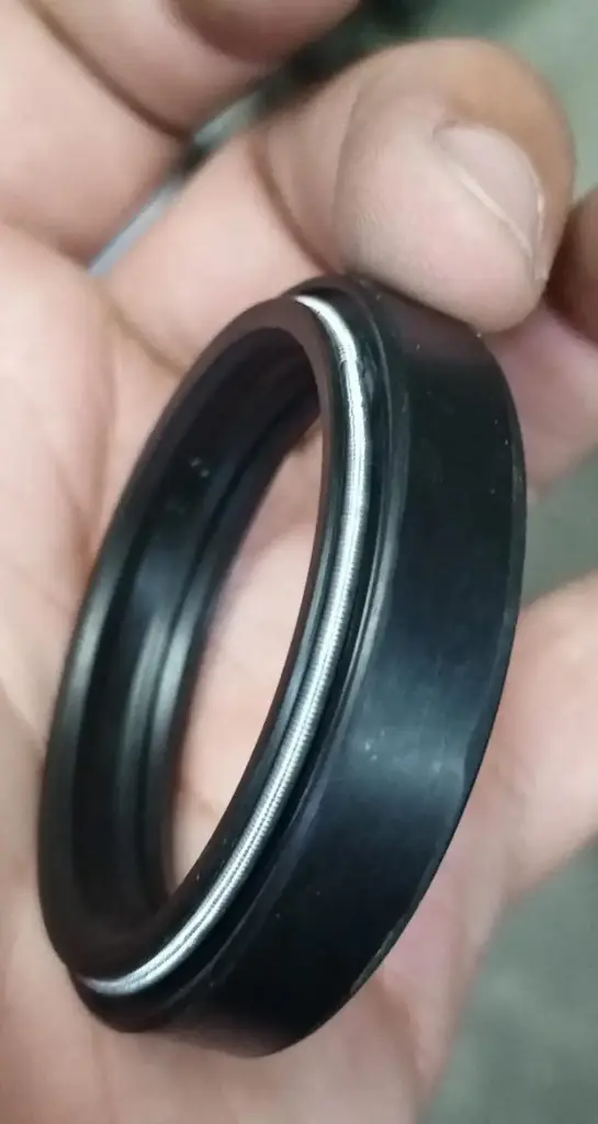 RETEN MILIMETRICO DOBLE RESORTE 43-52.9-9.2/11(DR) KTM DUKE 390